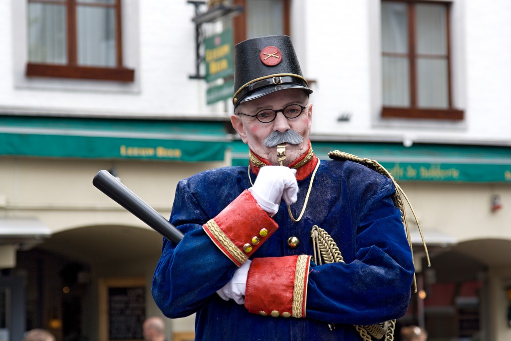 valkenburg living statue levend standbeeld evenement event festival festiviteit kunst art straatkunst streetart artiest beeld beeldhouwwerk
